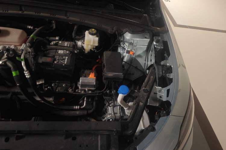 Used Roewe D6 2025 450 km Premium Edition Engine Bay Left