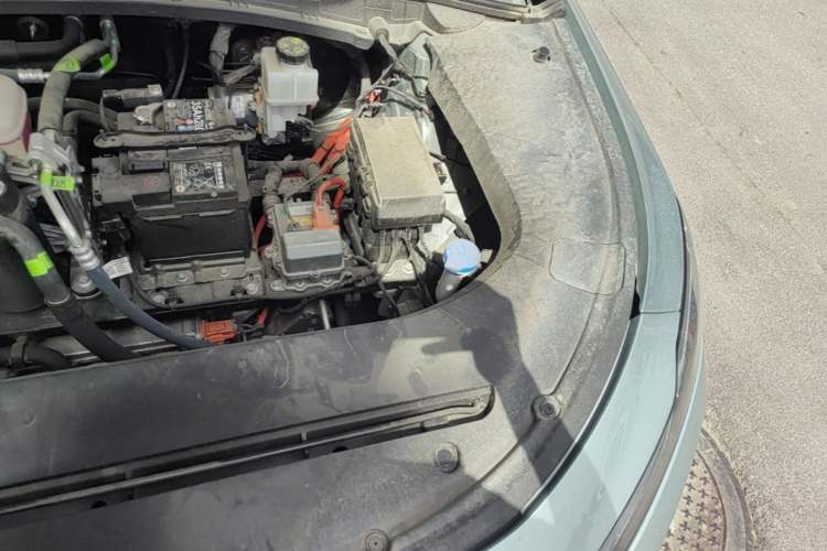 Used Roewe D6 2025 520km Smart Enjoyment Version Engine Bay Left