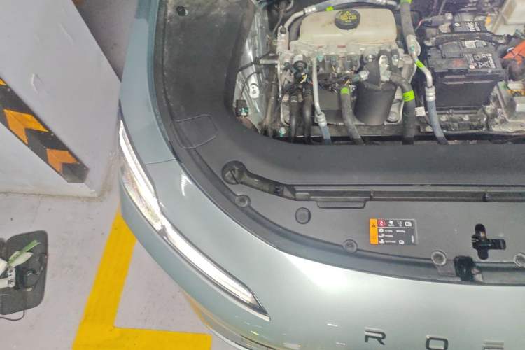 Used Roewe D6 2025 520km Smart Enjoyment Version Engine Bay Right