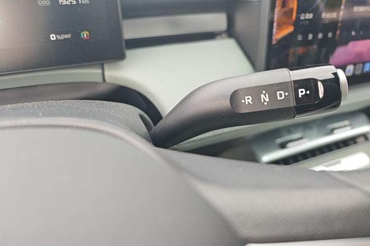 Used Roewe D6 2025 520km Smart Enjoyment Version Gear Lever