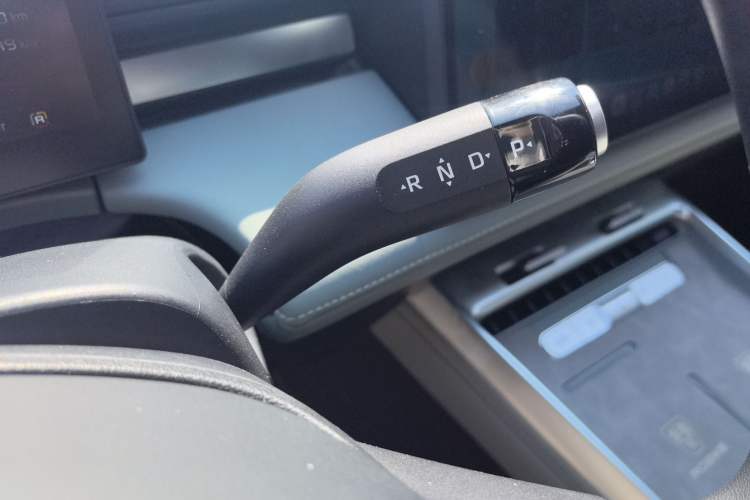 Used Roewe D6 2025 520km Smart Enjoyment Version Gear Lever