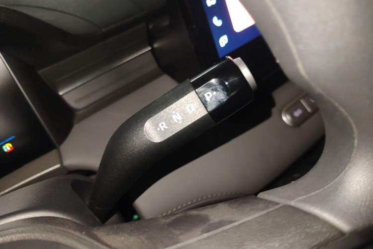 Used Roewe D6 2025 450 km Premium Edition Gear Lever