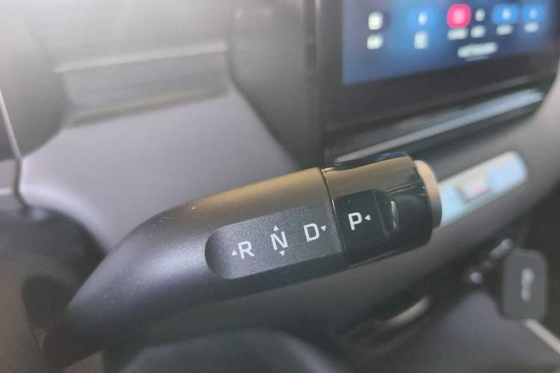 Used Roewe D6 2025 450 km Premium Edition Gear Lever