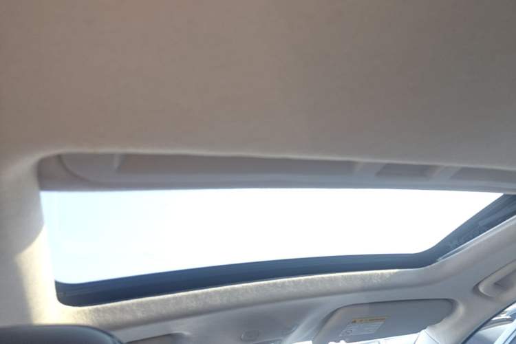 Used Roewe D6 2025 450 km Premium Edition Headliner