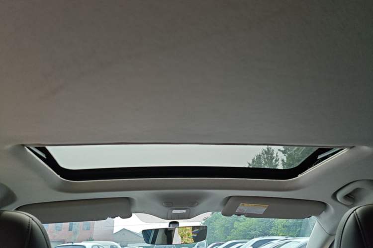 Used Roewe D6 2025 450 km Premium Edition Headliner