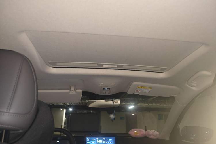 Used Roewe D6 2025 450 km Premium Edition Headliner