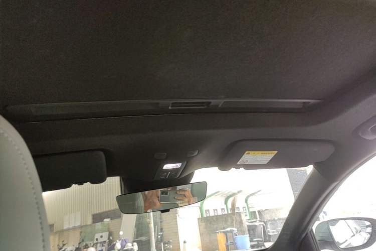 Used Roewe D6 2025 520km Smart Enjoyment Version Headliner