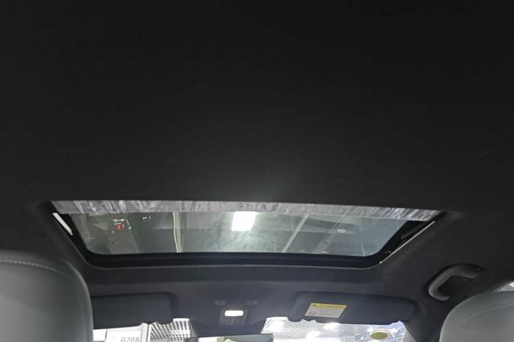 Used Roewe D6 2025 520km Smart Enjoyment Version Headliner