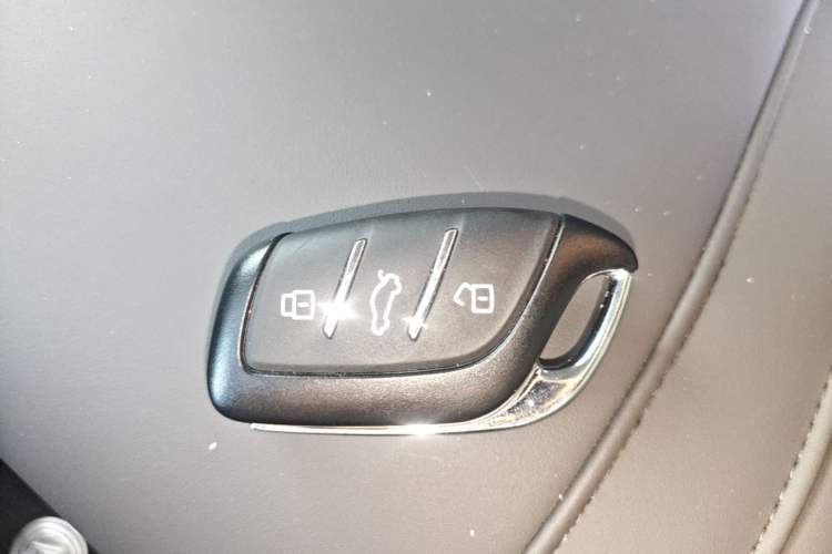 Used Roewe D6 2025 450 km Premium Edition Interior 1