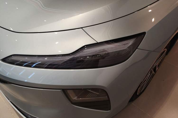 Used Roewe D6 2025 450 km Premium Edition Left Front Headlight