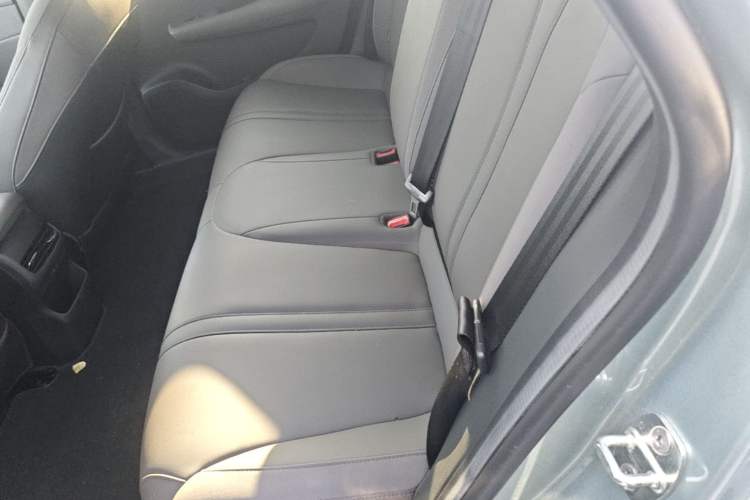 Used Roewe D6 2025 450 km Premium Edition Left Rear Seat