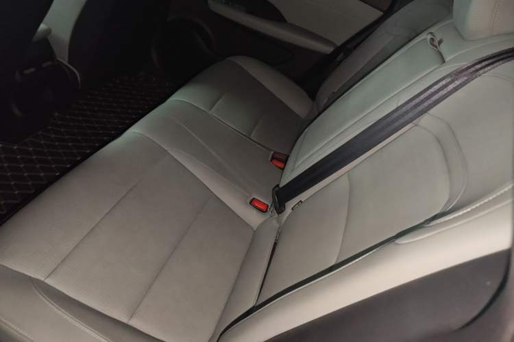 Used Roewe D6 2025 520km Smart Enjoyment Version Left Rear Seat