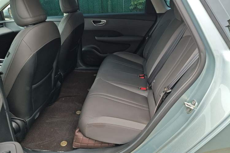 Used Roewe D6 2025 450 km Premium Edition Left Rear Seat