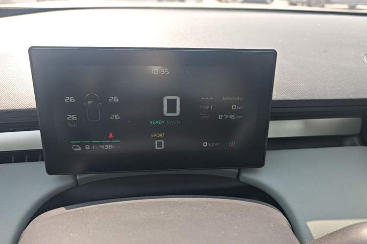 Used Roewe D6 2025 520km Smart Enjoyment Version Odometer Close Up