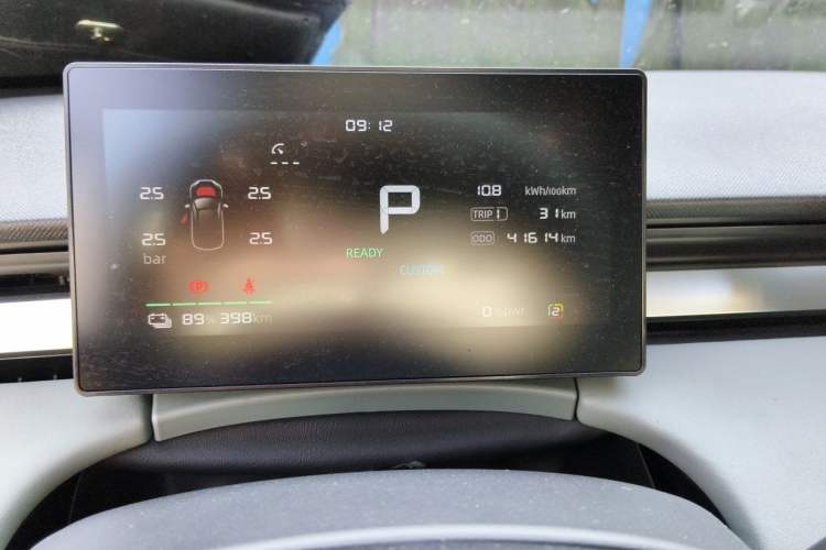 Used Roewe D6 2025 450km Deluxe Edition Odometer Close Up