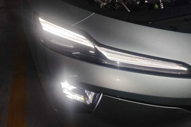 Used Roewe D6 2025 520km Smart Enjoyment Version Right Front Headlight