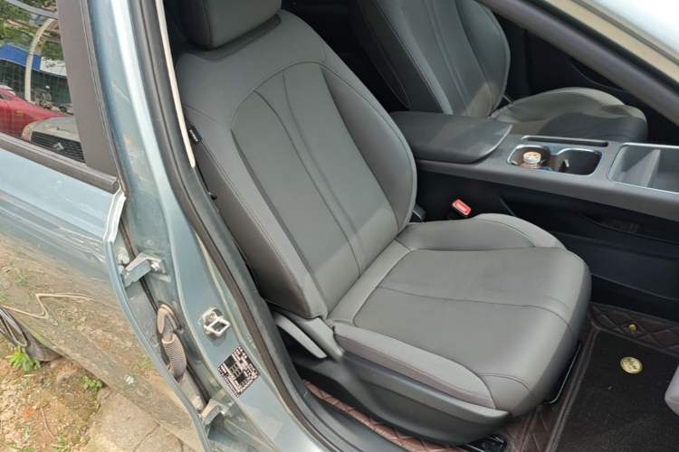 Used Roewe D6 2025 450 km Premium Edition Right Front Seat