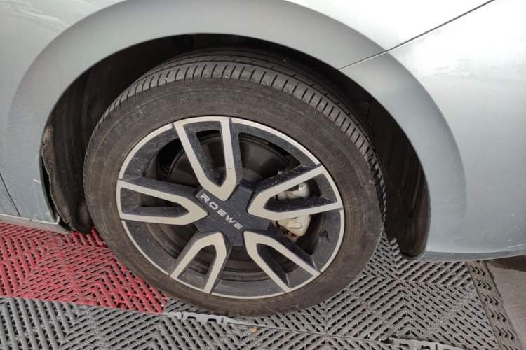 Used Roewe D6 2025 520km Smart Enjoyment Version Right Front Wheel Hub