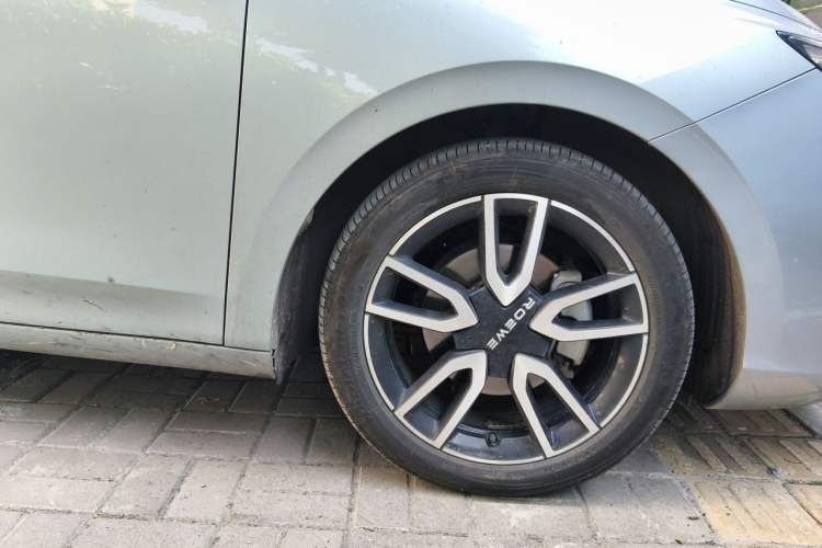 Used Roewe D6 2025 450km Deluxe Edition Right Front Wheel Hub