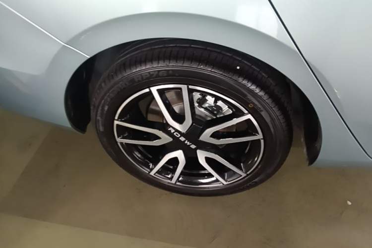 Used Roewe D6 2025 520km Smart Enjoyment Version Right Rear Wheel Hub