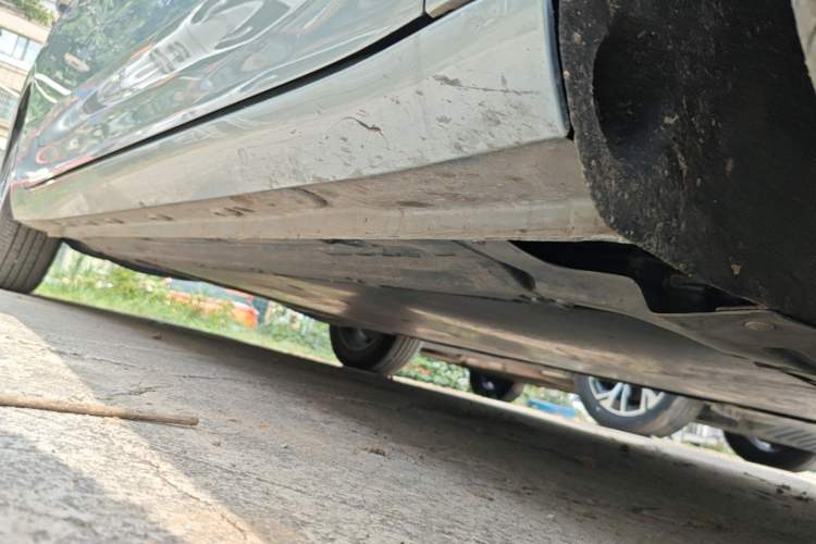 Used Roewe D6 2025 450 km Premium Edition Right Side Sill