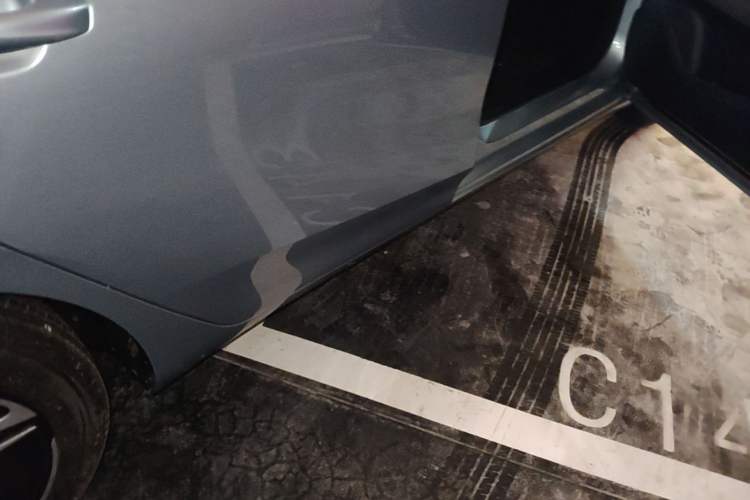 Used Roewe D6 2025 450 km Premium Edition Right Side Sill