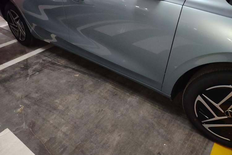 Used Roewe D6 2025 450 km Premium Edition Right Side Sill