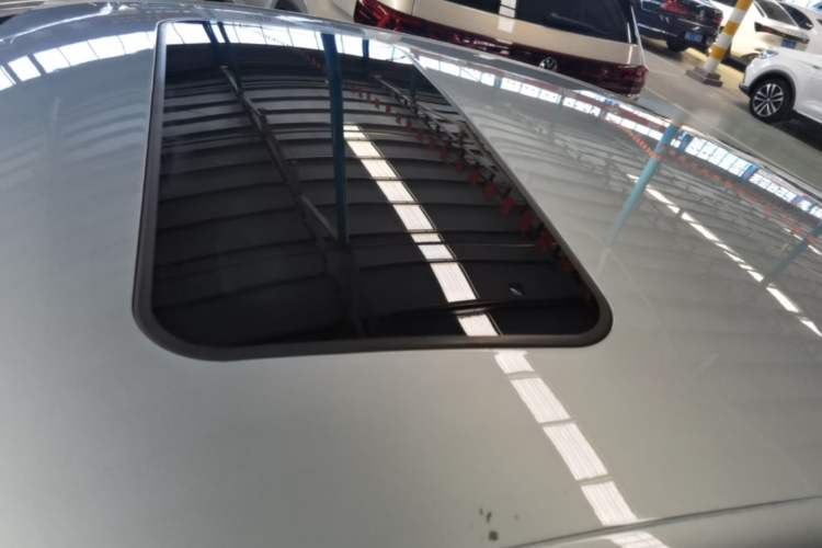 Used Roewe D6 2025 520km Smart Enjoyment Version Roof