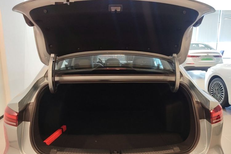 Used Roewe D6 2025 450 km Premium Edition Trunk