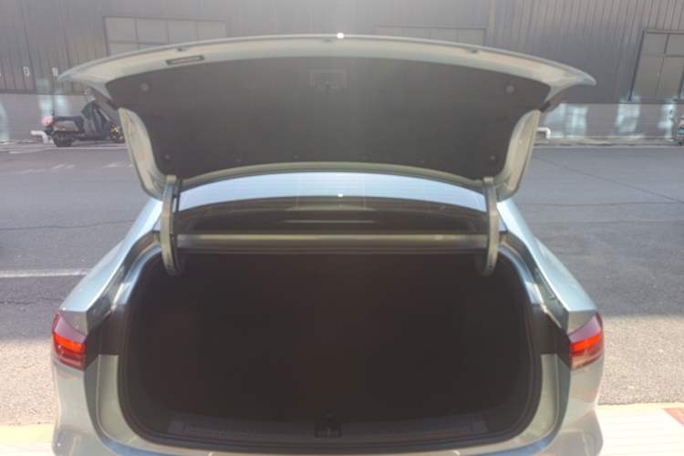 Used Roewe D6 2025 520km Smart Enjoyment Version Trunk