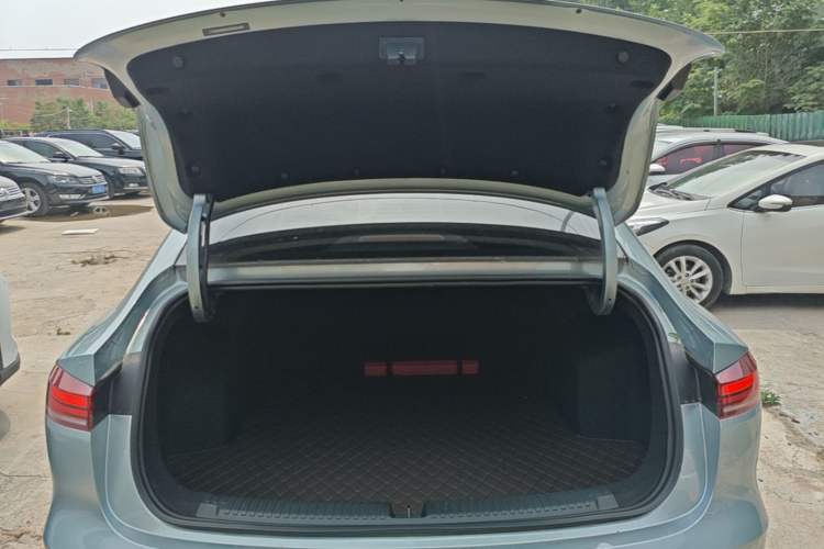 Used Roewe D6 2025 450 km Premium Edition Trunk
