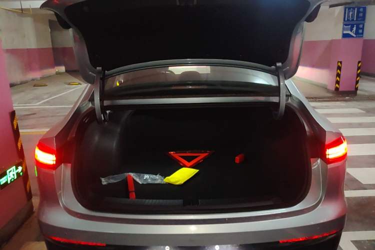 Used Roewe D6 2025 450 km Premium Edition Trunk