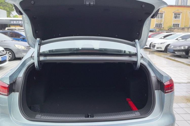 Used Roewe D6 2025 450 km Premium Edition Trunk