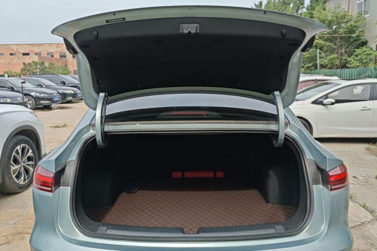 Used Roewe D6 2025 450 km Premium Edition Trunk