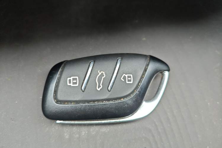Used Roewe D6 2025 450 km Premium Edition Vehicle Key