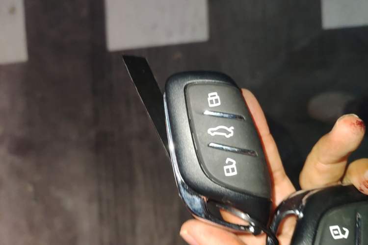 Used Roewe D6 2025 450 km Premium Edition Vehicle Key