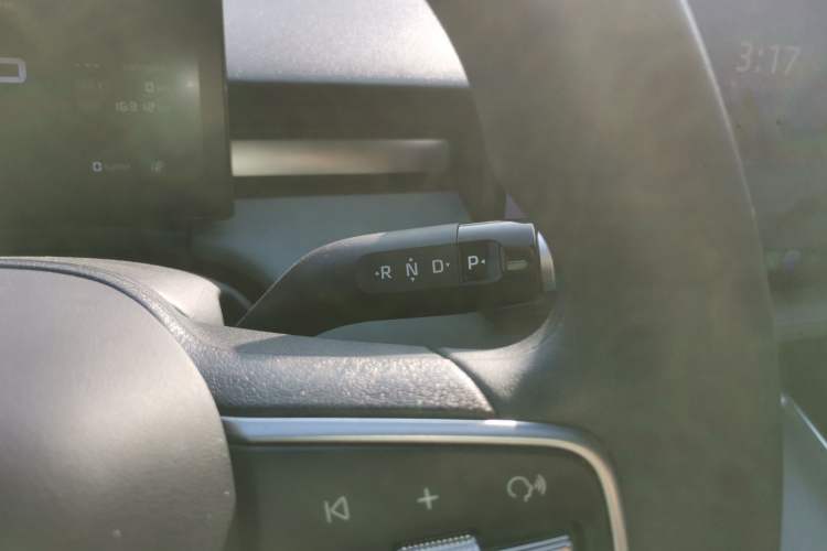 Used Roewe D6 2025 450km Deluxe Edition Gear Lever