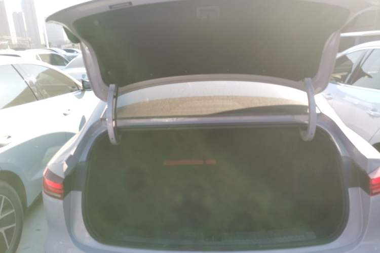 Used Roewe D6 2025 450km Deluxe Edition Trunk