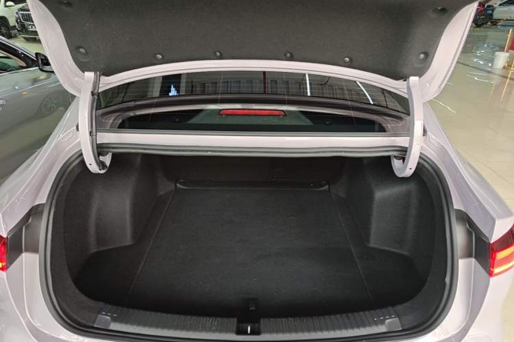 Used Roewe D6 2025 450km Deluxe Edition Trunk