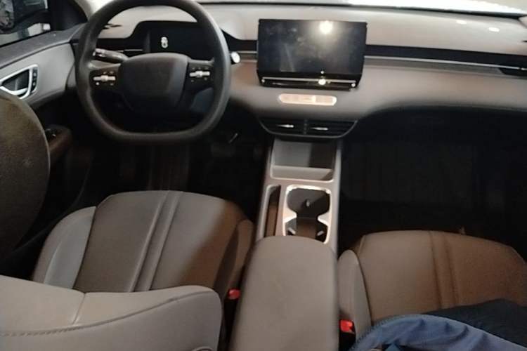 Used Roewe D6 2025 450 km Premium Edition Center Console