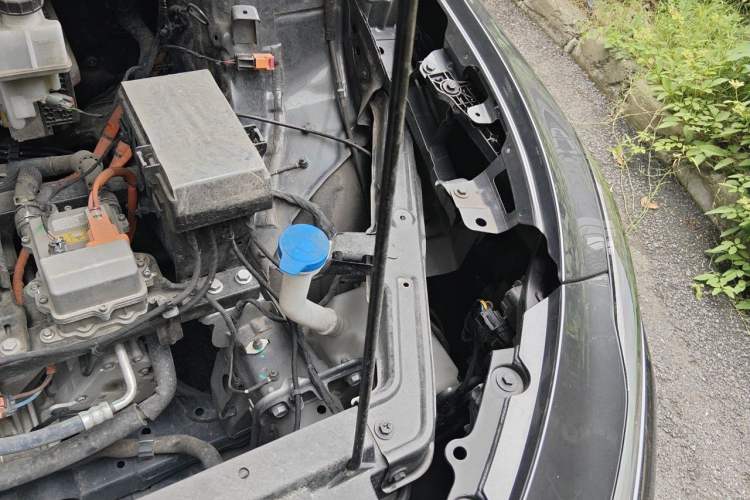 Used Roewe D6 2025 450 km Premium Edition Engine Bay Left