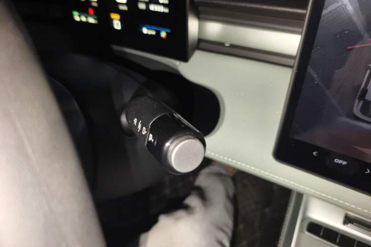 Used Roewe D6 2025 450km Deluxe Edition Gear Lever