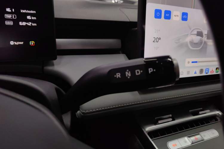 Used Roewe D6 2025 520km Smart Enjoyment Version Gear Lever