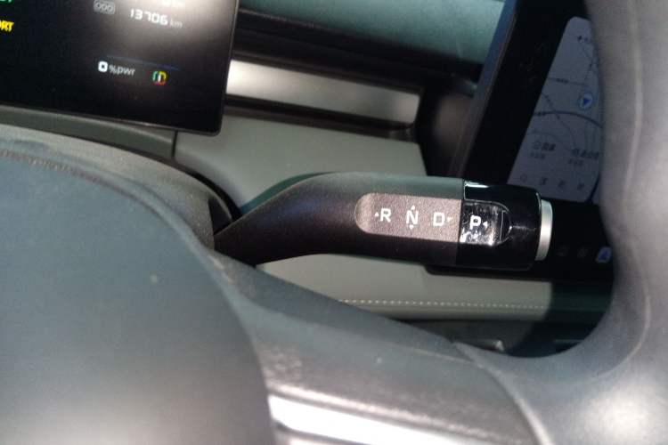 Used Roewe D6 2025 450km Deluxe Edition Gear Lever