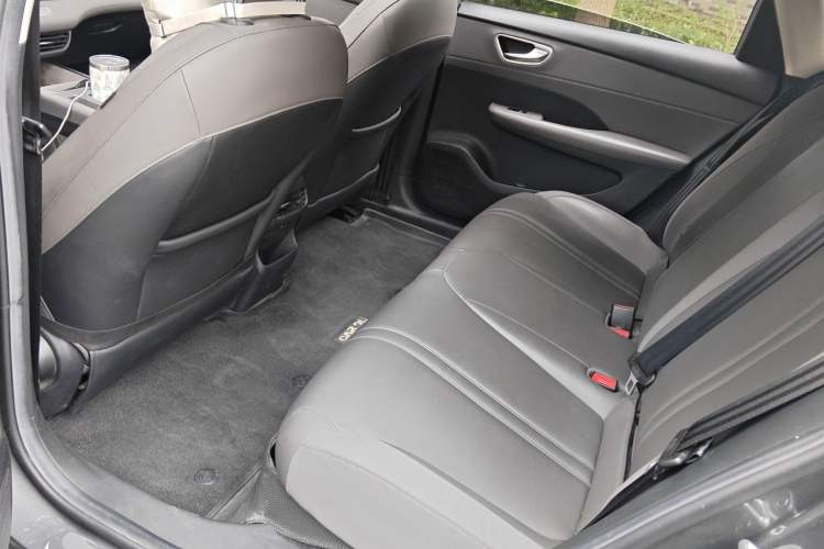 Used Roewe D6 2025 450 km Premium Edition Left Rear Seat
