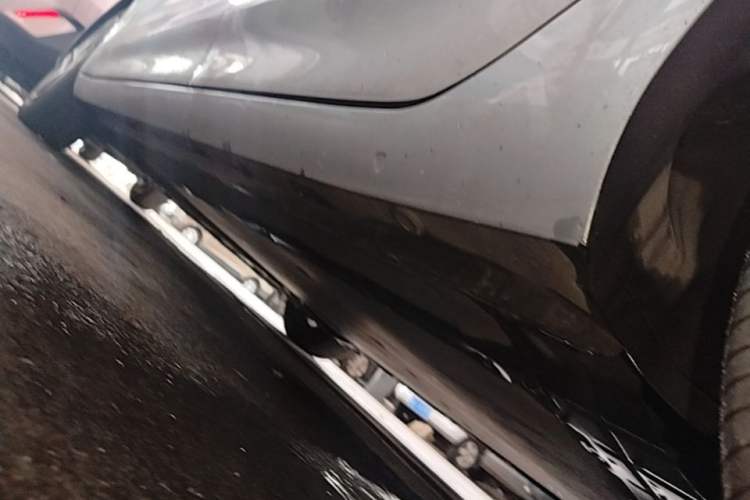 Used Roewe D6 2025 450 km Premium Edition Left Side Sill