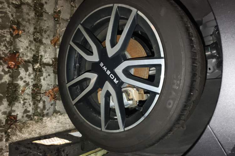 Used Roewe D6 2025 450km Deluxe Edition Right Front Wheel Hub