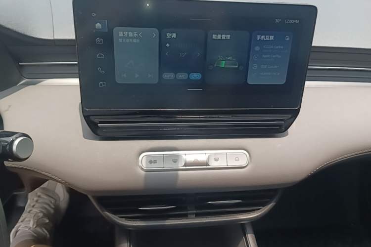 Used Roewe D6 2025 450 km Premium Edition Audio And AC Panel