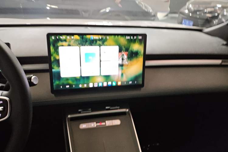 Used Roewe D6 2025 450km Deluxe Edition Audio And AC Panel