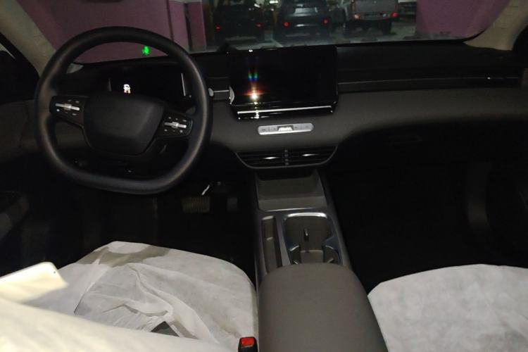 Used Roewe D6 2025 450 km Premium Edition Center Console